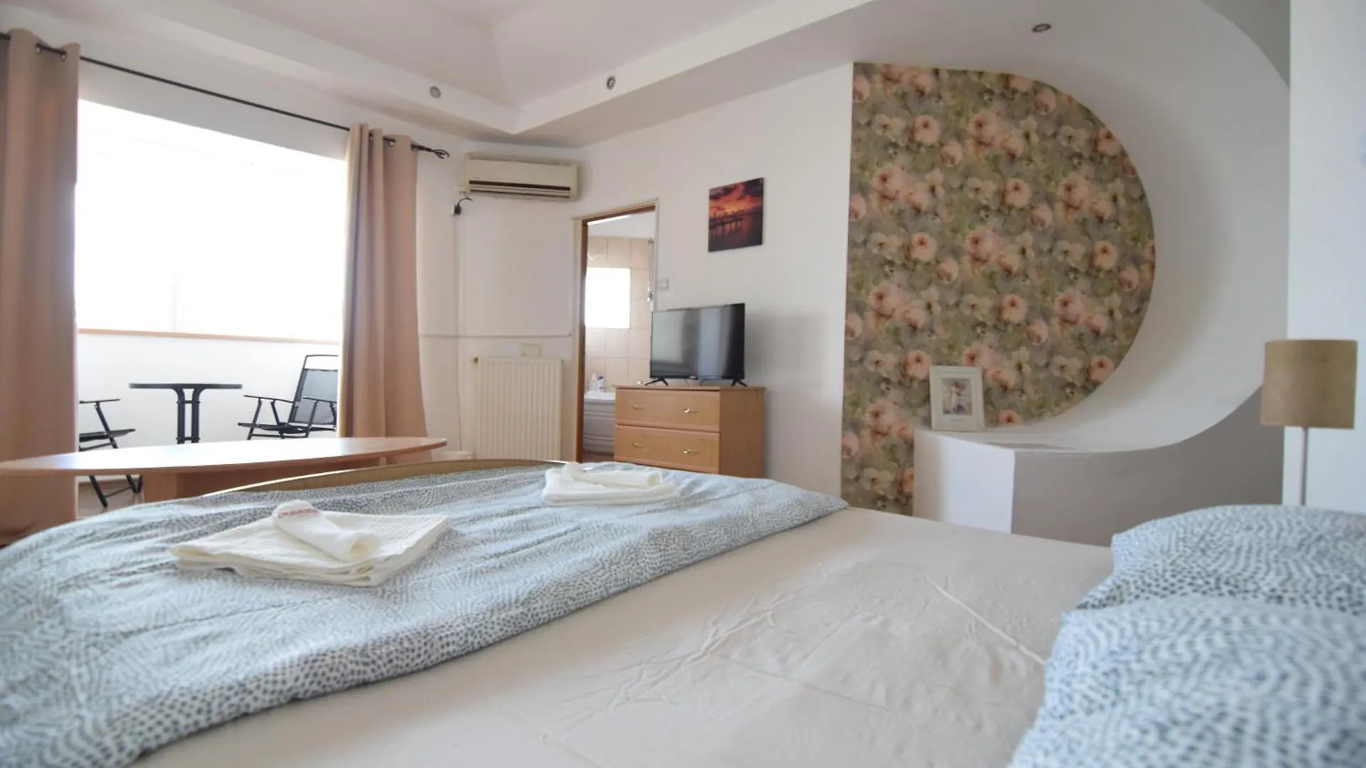 公寓 Studio Over The Houses 布加勒斯特 罗马尼亚